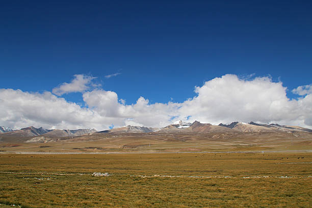 istock Beautiful view of mountains 474557954