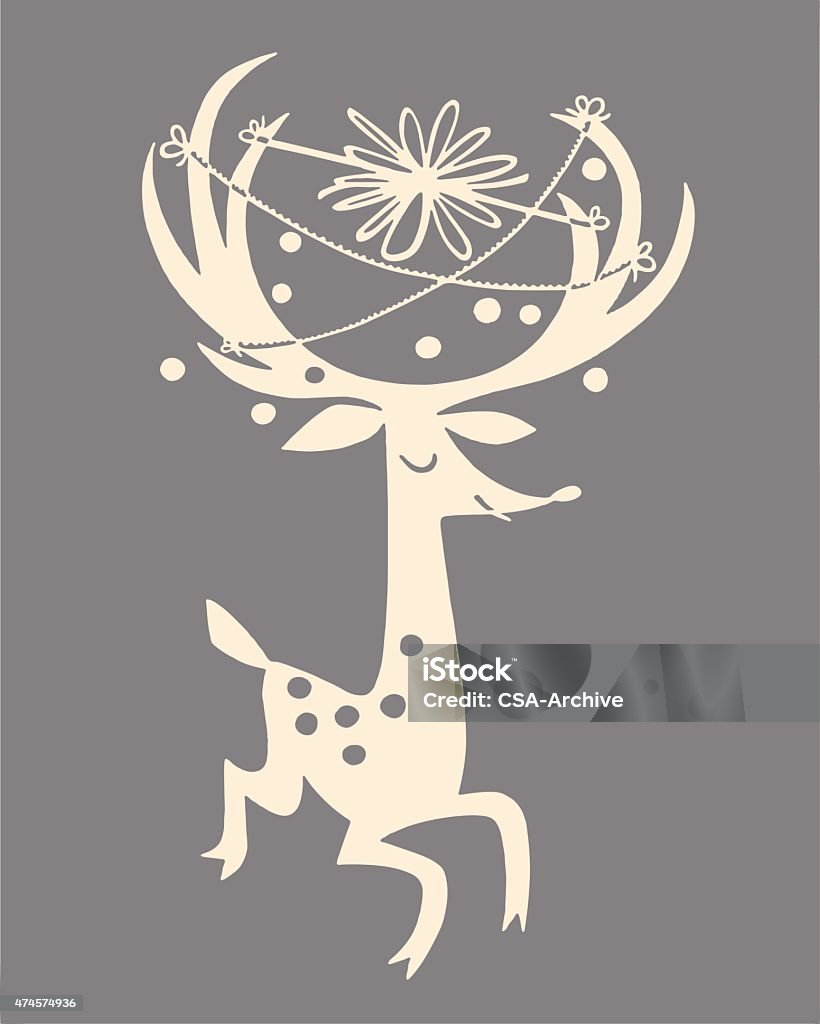 Deer con decoraciones en el Antlers - arte vectorial de Navidad libre de derechos