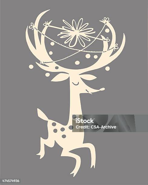 Ilustración de Deer Con Decoraciones En El Antlers y más Vectores Libres de Derechos de Navidad - Navidad, Reno - Mamífero, Ciervo