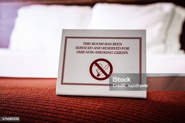 Rauchverbot In Hotelzimmer Stockfoto und mehr Bilder von Bauwerk - Bauwerk, Bett, Farbbild