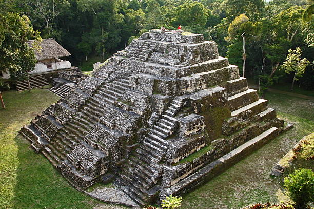 pyramide maya - old fashioned staircase antique antiquities photos et images de collection