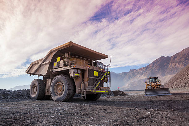 coppermine dumptruck - industrial equipment dump truck bulldozer mining стоковые фото и изображения