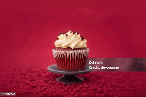 Foto de Cupcake Veludo Vermelho e mais fotos de stock de Sabor red velvet - Sabor red velvet, Bolinho, Bolo veludo vermelho