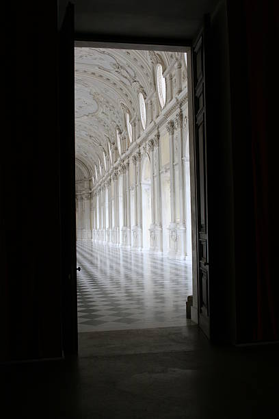 porta di ingresso in marmo - venaria foto e immagini stock