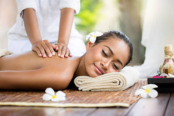 Spa massage outdoor Spa massage outdoor, Balinese woman receiving back massage balinese culture stock pictures, royalty-free photos & images