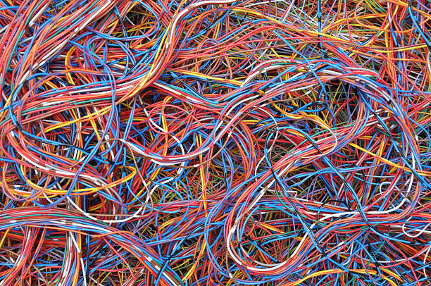 farbige telecommunication kabel und kabel - tangle falls stock-fotos und bilder