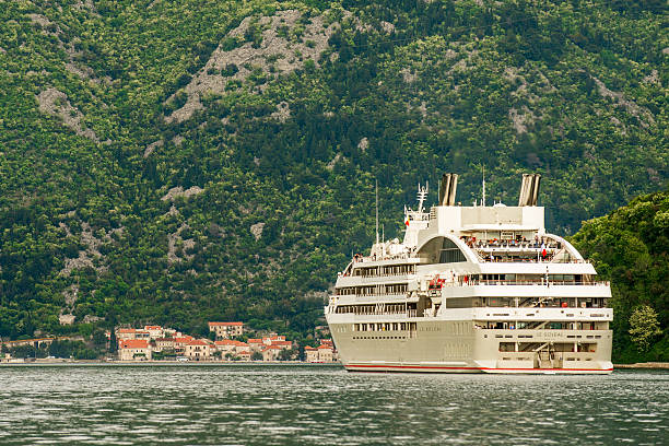 le soléal 지칭합니까 크루즈 베이 오브 코토르, in - named ship dobrota kotor bay ship 뉴스 사진 이미지