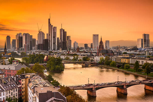 skyline von frankfurt am main, deutschland - frankfurt oder stock-fotos und bilder