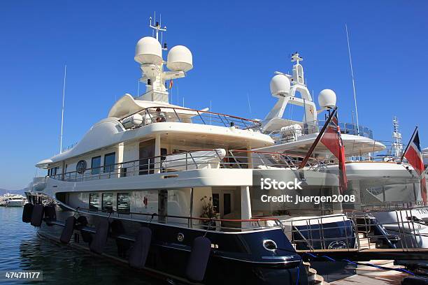 Jachten Im Hafen Von Marbella Stockfoto und mehr Bilder von Andalusien - Andalusien, Anlegestelle, Außenaufnahme von Gebäuden