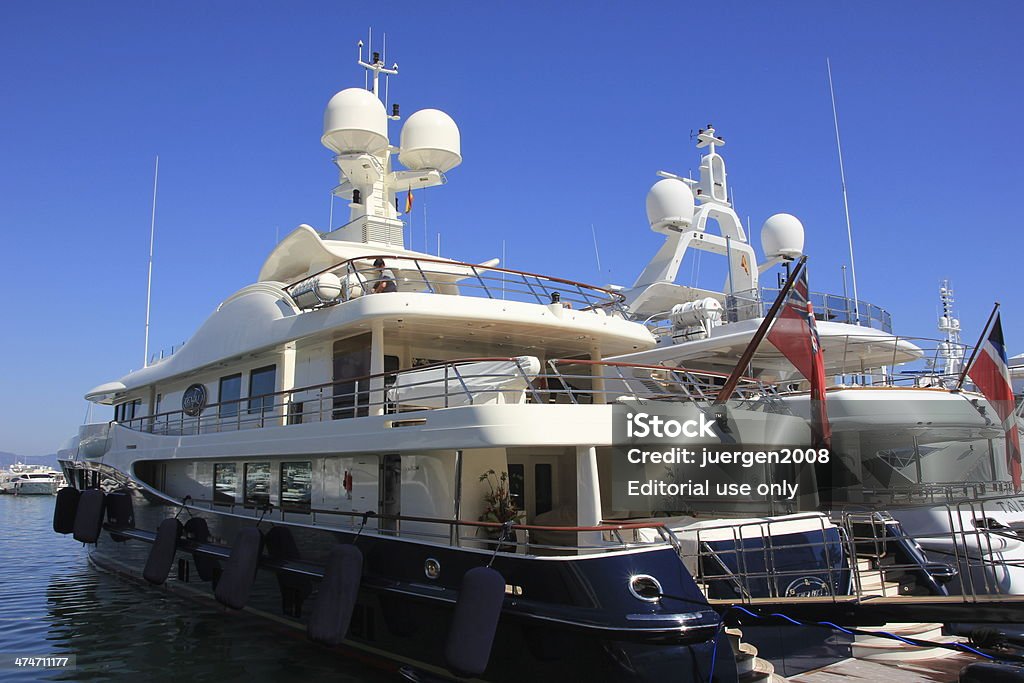 Yacht nel porto di Marbella - Foto stock royalty-free di Adulazione