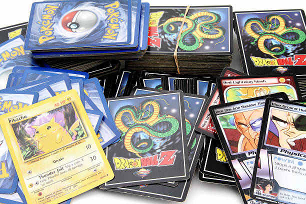 dragonballz y pokemon juego de tarjetas comerciales - brand name game fotografías e imágenes de stock