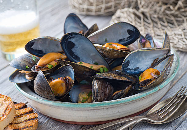 mejillones al vapor - prepared shellfish prepared crustacean food and drink food fotografías e imágenes de stock