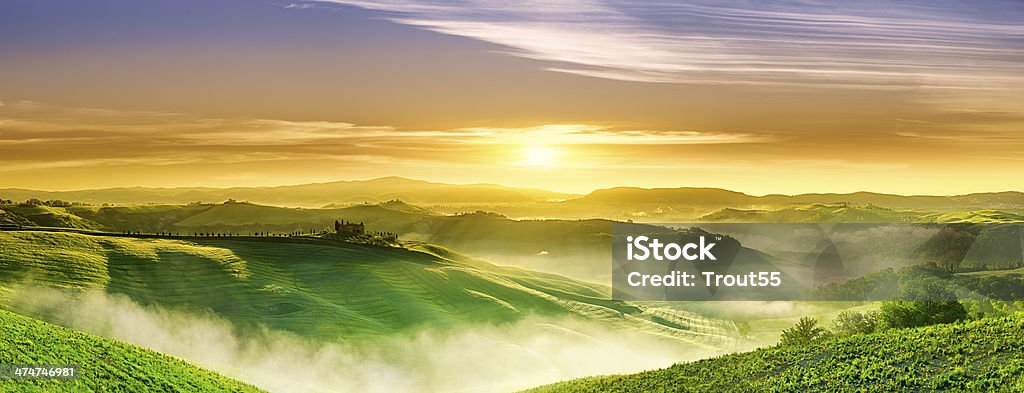 Idyllische Landschaft Grün Felder in der Toskana bei Sonnenuntergang - Lizenzfrei Anhöhe Stock-Foto