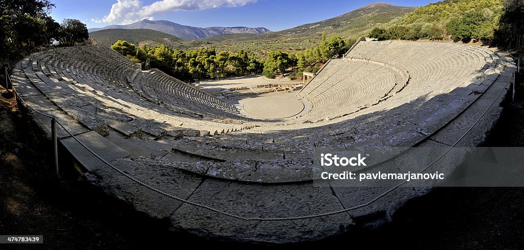 Epidauro theater - Foto stock royalty-free di Anfiteatro