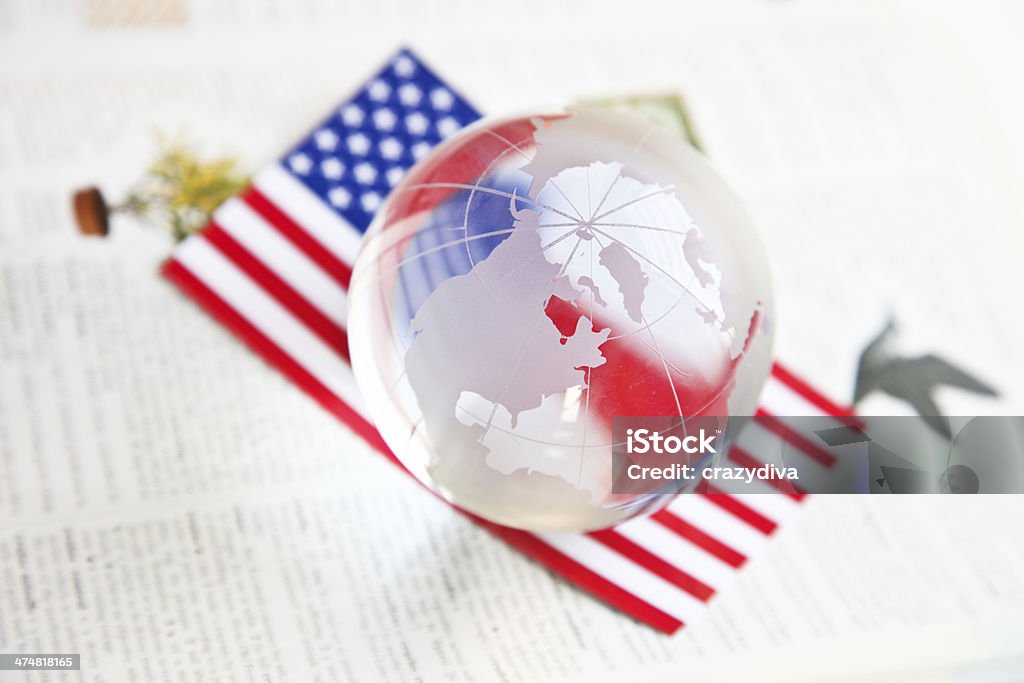 Bandera estadounidense con globo de vidrio - Foto de stock de EE.UU. libre de derechos