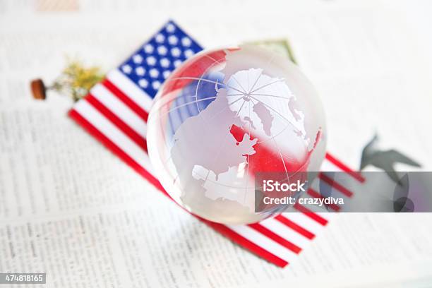 Amerykańska Flaga Z Szkło Globe - zdjęcia stockowe i więcej obrazów Globus - Wyposażenie do nawigacji - Globus - Wyposażenie do nawigacji, Lupa - Sprzęt optyczny, Mapa świata