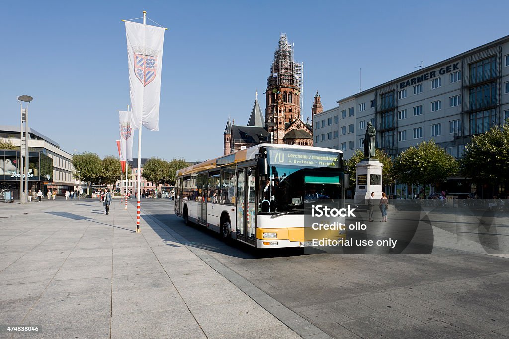 Transporte público en Mainz, Gutenbergplatz - Foto de stock de 2015 libre de derechos