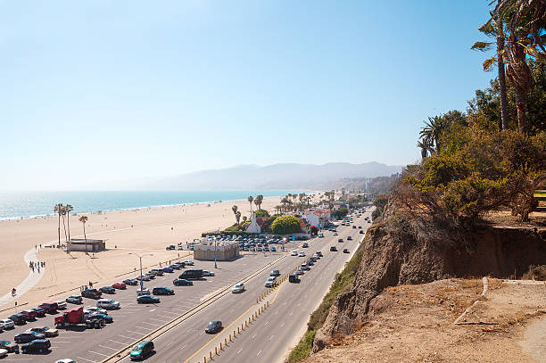 santa monica domy i pch highway - santa monica california route 1 pacific coast highway zdjęcia i obrazy z banku zdjęć