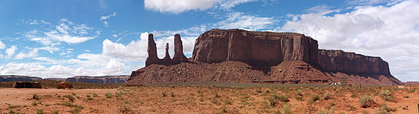 monument valley panorama - monument valley navajo mesa monument valley tribal park stock-fotos und bilder
