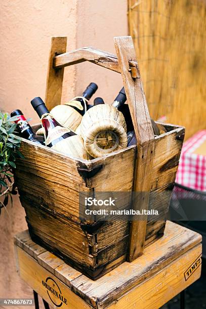 Matraces De Vinos Foto de stock y más banco de imágenes de Aire libre - Aire libre, Alimento, Botella de vino