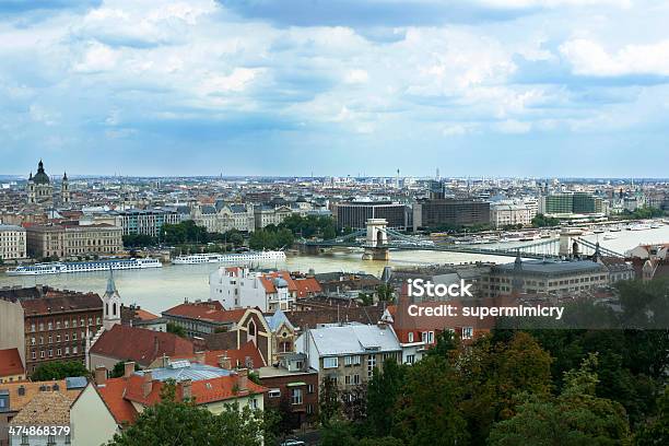 Vista De La Zona Pest De Buda Foto de stock y más banco de imágenes de Agua - Agua, Aire libre, Arquitectura