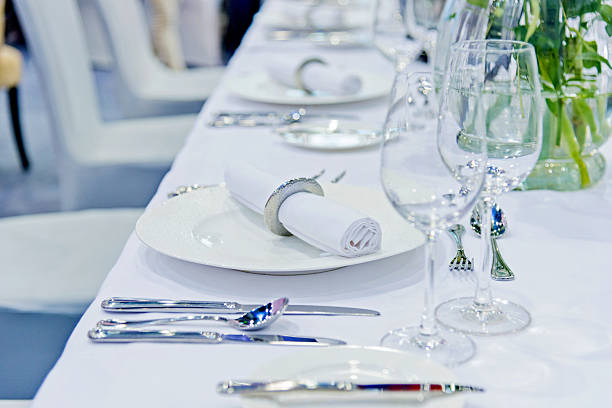impostazione della tabella - restaurant banquet table wedding reception foto e immagini stock