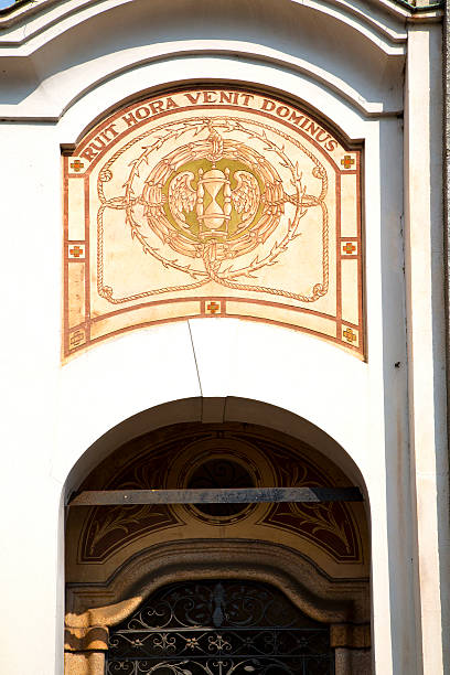 istock abstract    door        column  the milano old      closed 474886902