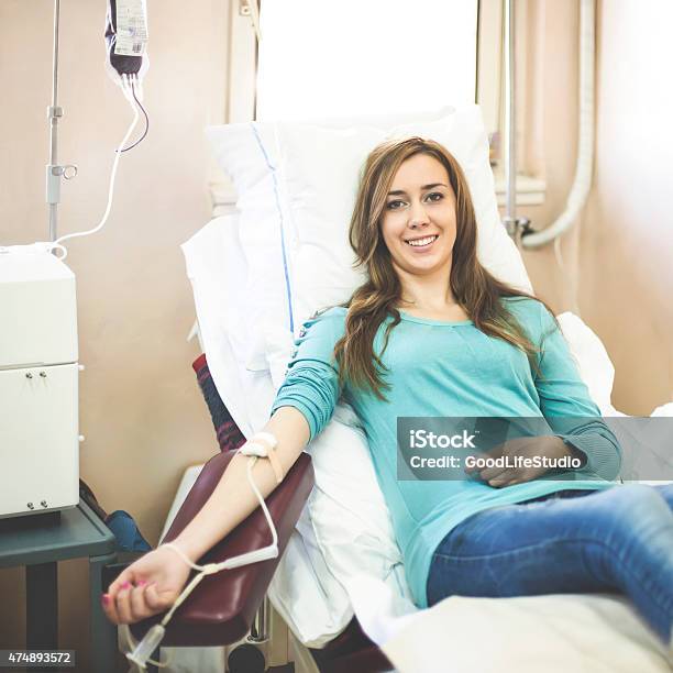 Foto de Doação De Sangue e mais fotos de stock de Doação de Sangue - Doação de Sangue, Sorrindo, Mulheres