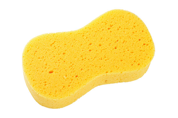 esponja amarilla aislado sobre el fondo blanco con trazado de recorte - cleaning sponge fotografías e imágenes de stock