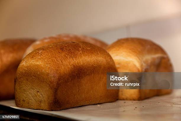 Foto de Pães Artesanais De Pão e mais fotos de stock de Alimentação Saudável - Alimentação Saudável, Artesanato, Assar