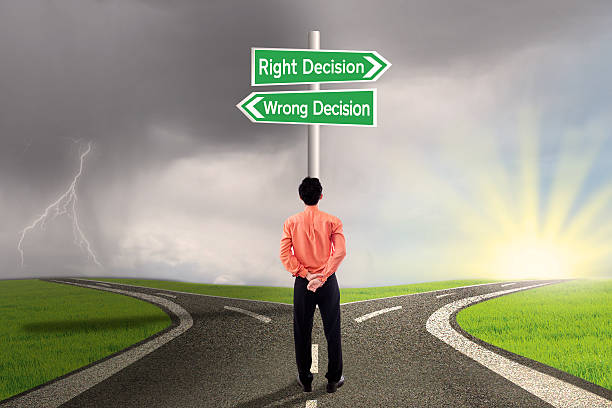 istock Businessman choose right or wrong decision 474931618