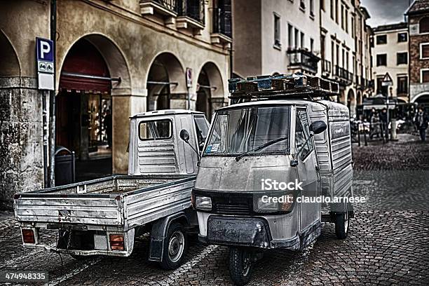 Carrinha De Entregas Imagem A Cores - Fotografias de stock e mais imagens de Ao Ar Livre - Ao Ar Livre, Branco, Carrinha de Entregas