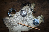 alte-vintage-karte-und-kompass.jpg?b=1&s=170x170&k=20&c=4x_ZsQxGmBdQQmbcy_qEJA6WoxaBLFWraUgOl_QqadU=