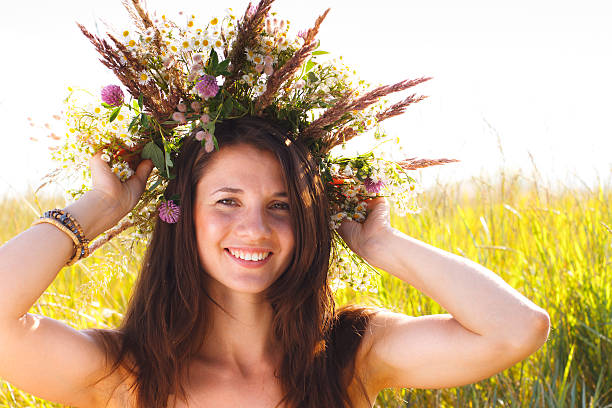 istock Girl wreath field 474961738