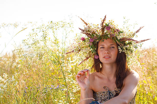 istock Girl wreath field 474961756