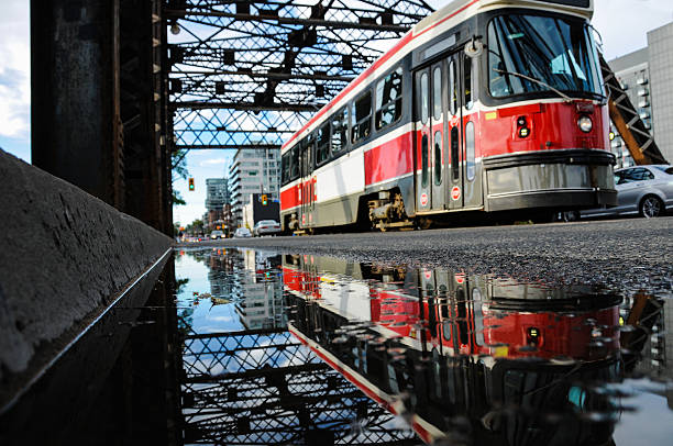 tramway de réflexion - ttc photos et images de collection