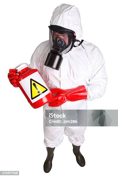 Hombre En Un Traje De Protección Química Foto de stock y más banco de imágenes de 2015 - 2015, Adulto, Arma nuclear