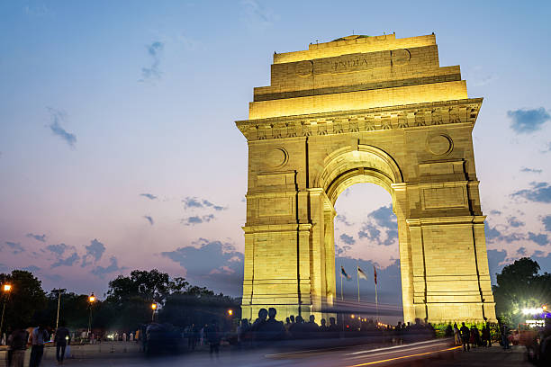 夜にインドのゲートニューデリー - india gate delhi new delhi ストックフォトと画像