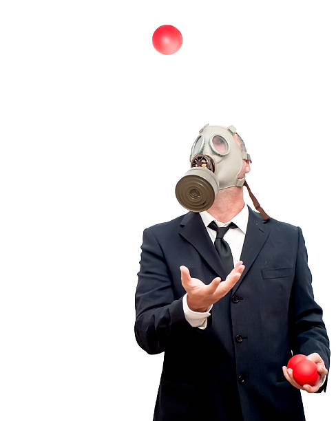 бизнесмен с противогаз, жонглирование - juggling business businessman ball стоковые фото и изображения