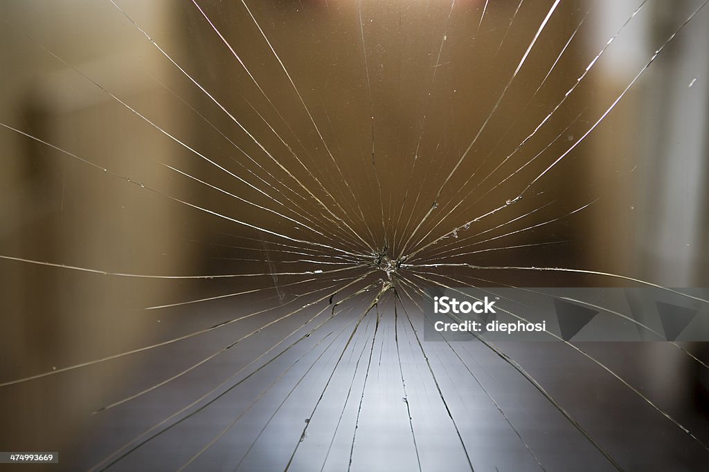 Сломанный окно стекло - Стоковые фото Без людей роялти-фри