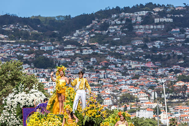 sorvete floral no festival de flor de madeira, portugal - flower parade imagens e fotografias de stock