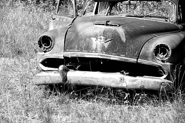 istock Smily face & rusted car is smiling & old car 475002104