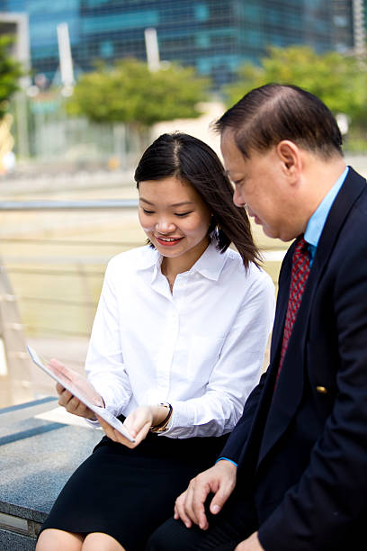 istock Asian businessman and young female executive using tablet PC 475009202