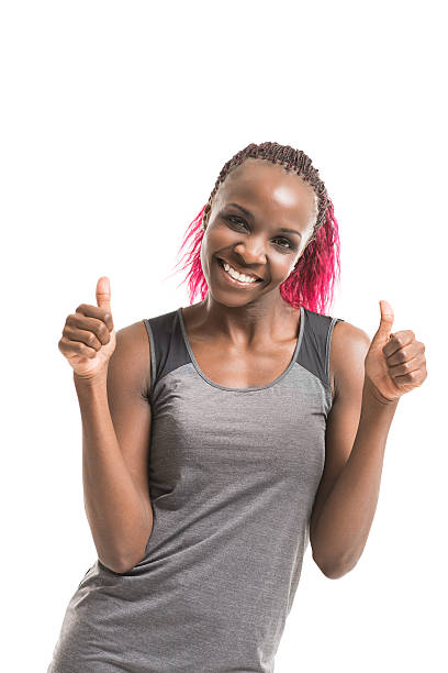 frau im sport kleidung gestikulieren daumen hoch - thumbs up african descent teenager women stock-fotos und bilder