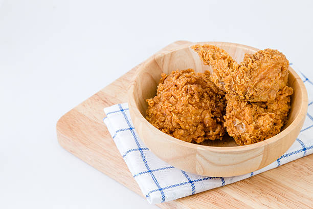 istock Fresh crispy fried chicken in wooden bowl 475035610