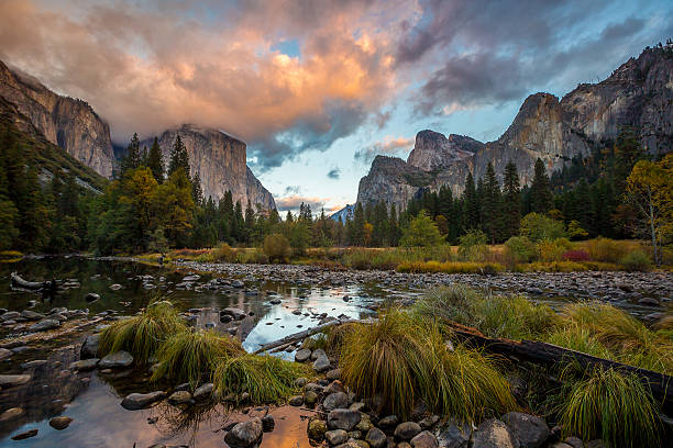 istock Yosemite Valley View at Sunset, Yosemite National Park 475037148