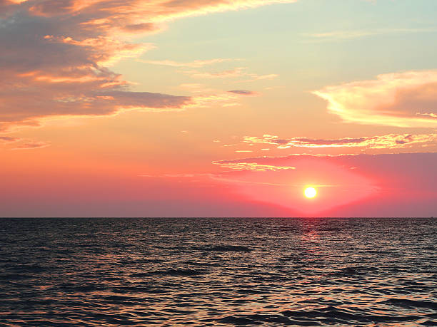 istock Sunset over the sea 475037298