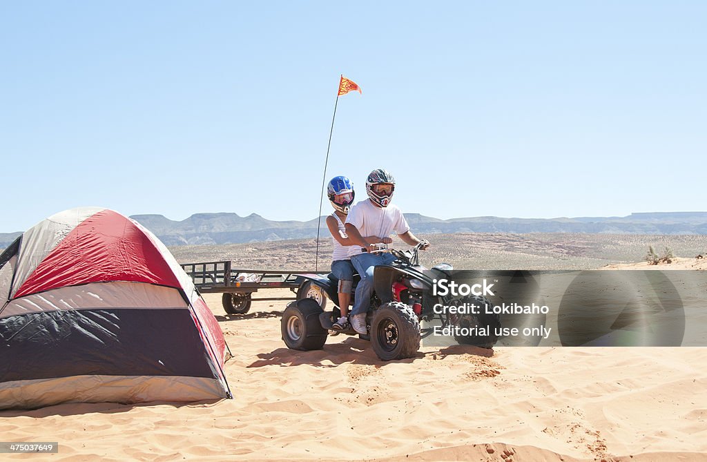 Pronto para ir ATVing sobre as dunas - Royalty-free Adulto Foto de stock