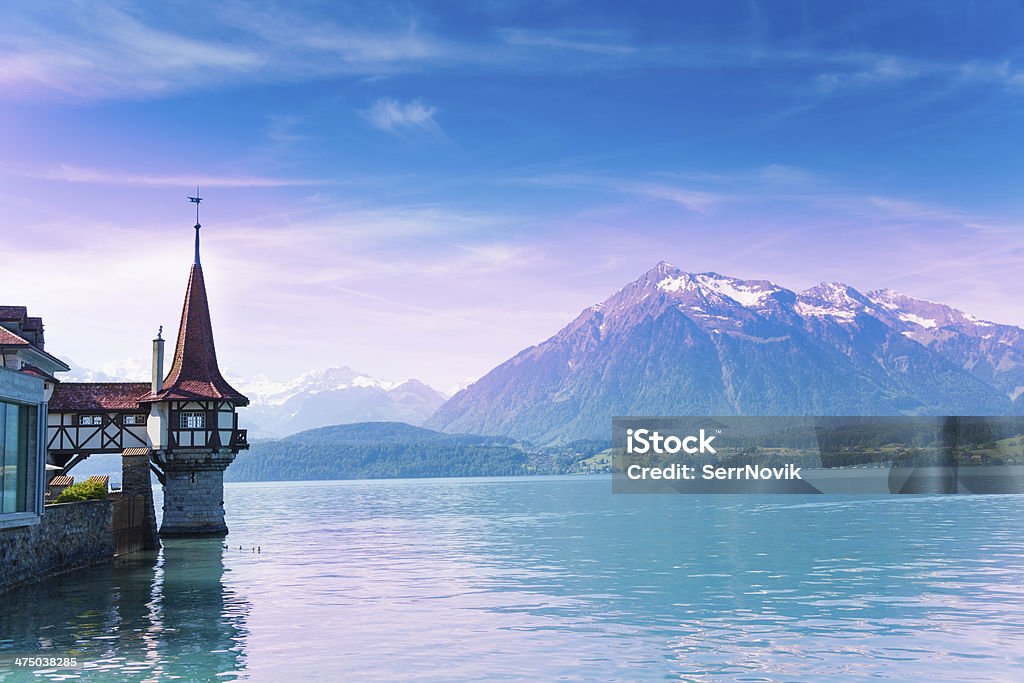 Montanhas e Oberhofen - Royalty-free Alpes Europeus Foto de stock