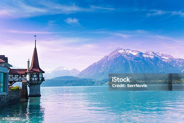 Montanhas E Oberhofen - Fotografias de stock e mais imagens de Alpes Europeus - Alpes Europeus, Alpes suíços, Ao Ar Livre